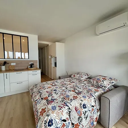 Seaside Serenity - - Beachfront - Appartement Antibes
