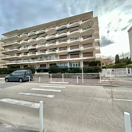 Appartement Seaside Serenity - - Beachfront - *